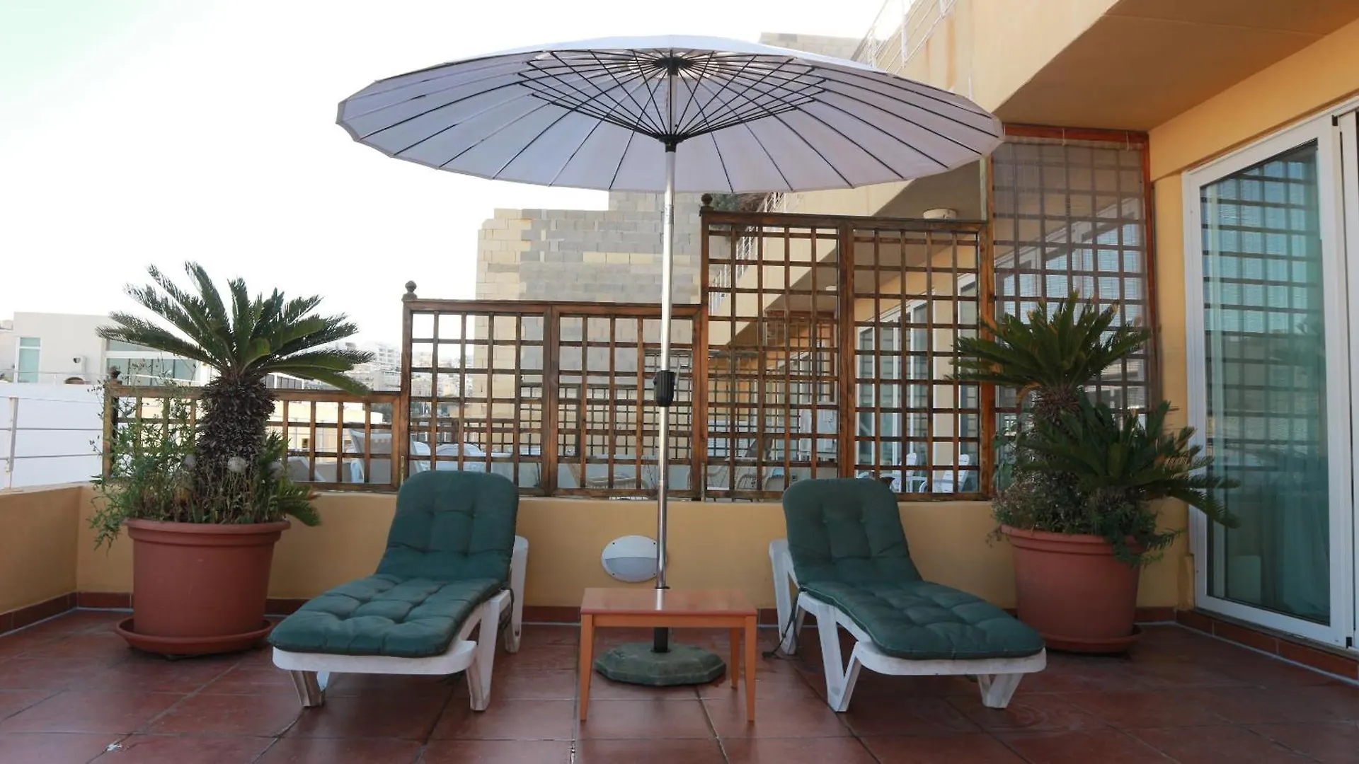 Penthouse Shared Stay Homestay Saint Julian's