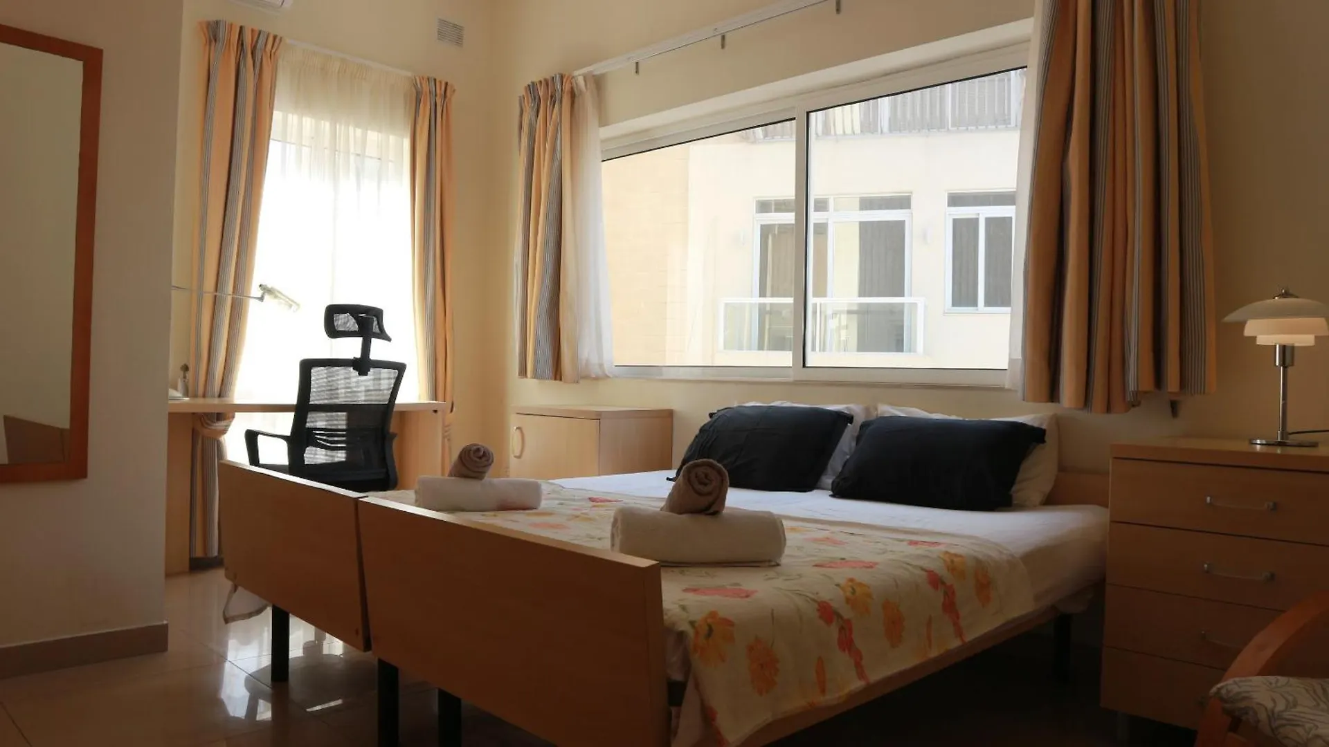 Penthouse Shared Stay 0*, Saint Julian's